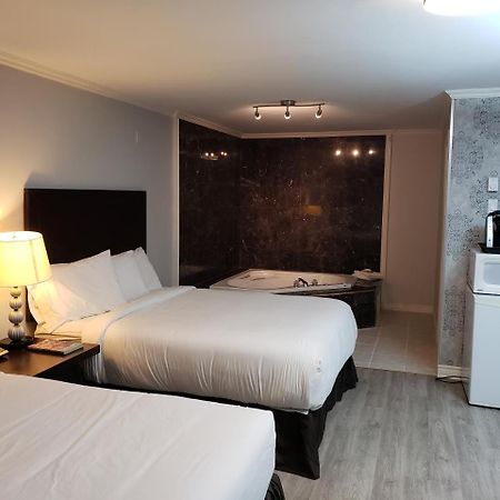 Regency Inn & Suites Cornwall Dış mekan fotoğraf