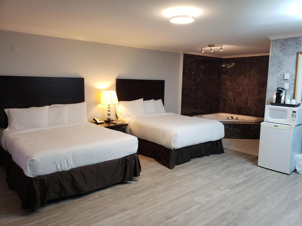 Regency Inn & Suites Cornwall Dış mekan fotoğraf